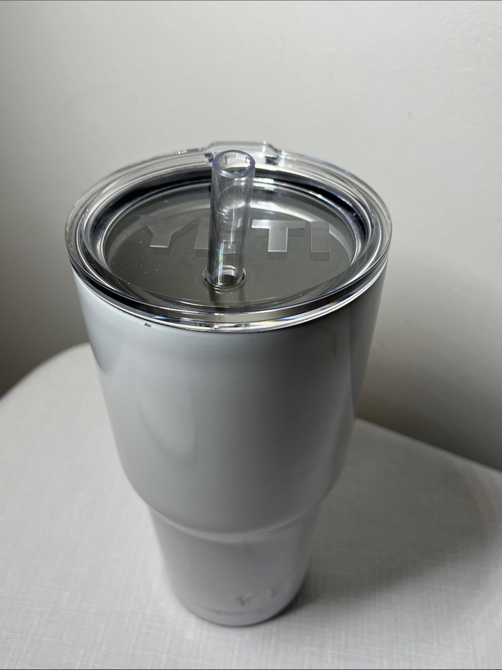 Yeti White Insulated Tumbler with Clear Lid
Large
New YETI straw